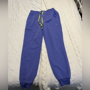 Women’s blueberry umam relaxed- jogger scrub pants- Size small, color blueberry